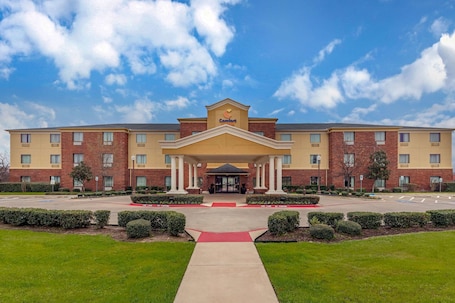 Exterior. Comfort Suites Ennis
