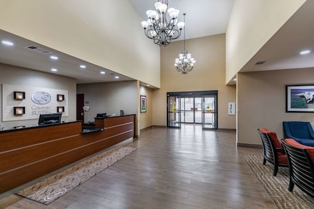 Lobby. Comfort Suites Ennis