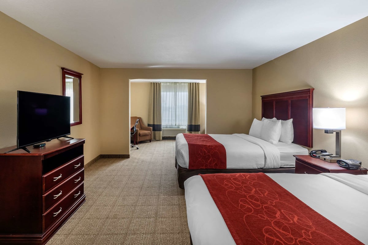 Suite, Non Smoking | Down comforters, pillowtop beds, individually furnished, desk