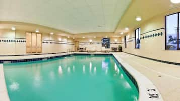 Indoor pool, sun loungers