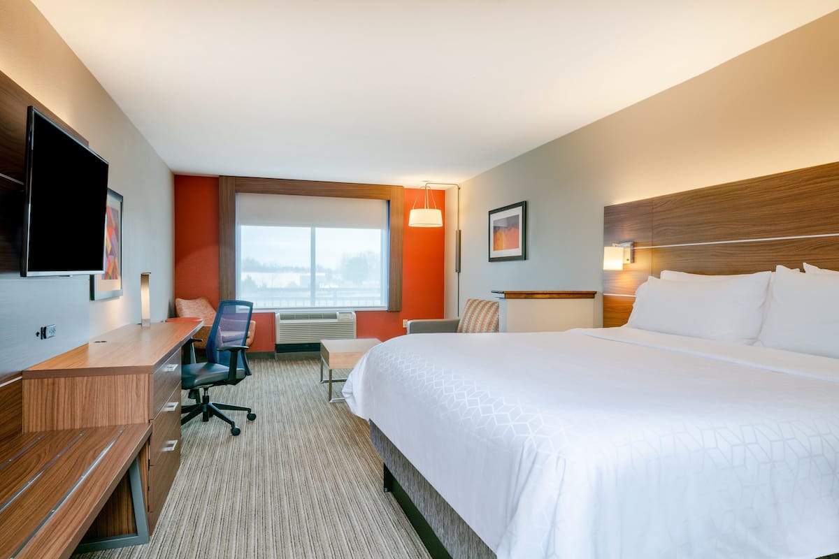 In-room safe, desk, iron/ironing board, free cribs/infant beds