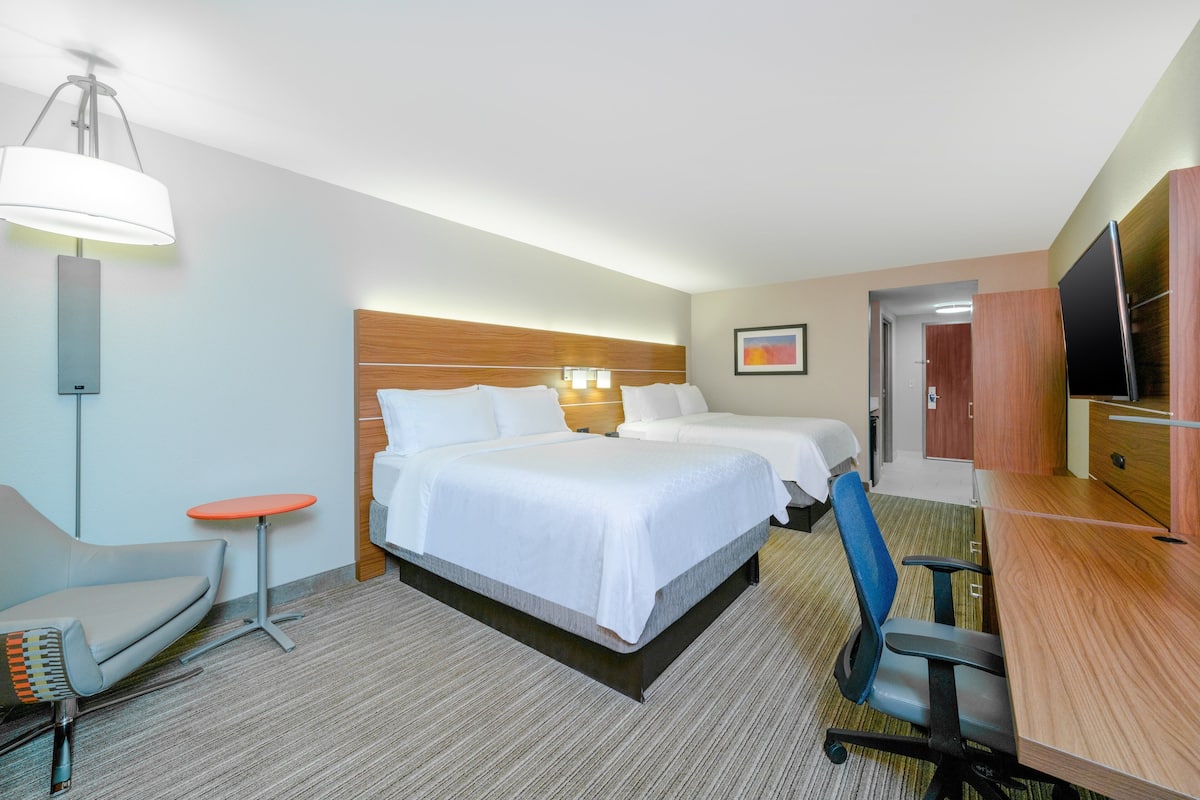 Standard Room, 2 Queen Beds | In-room safe, desk, iron/ironing board, cribs (free)