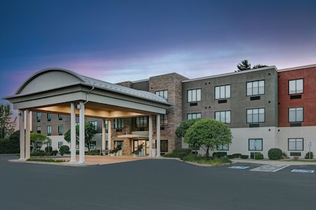 Exterior. Holiday Inn Express Valparaiso by IHG
