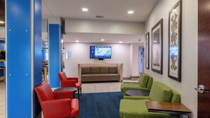 위성 채널 시청이 가능한 32인치 평면 TV, TV