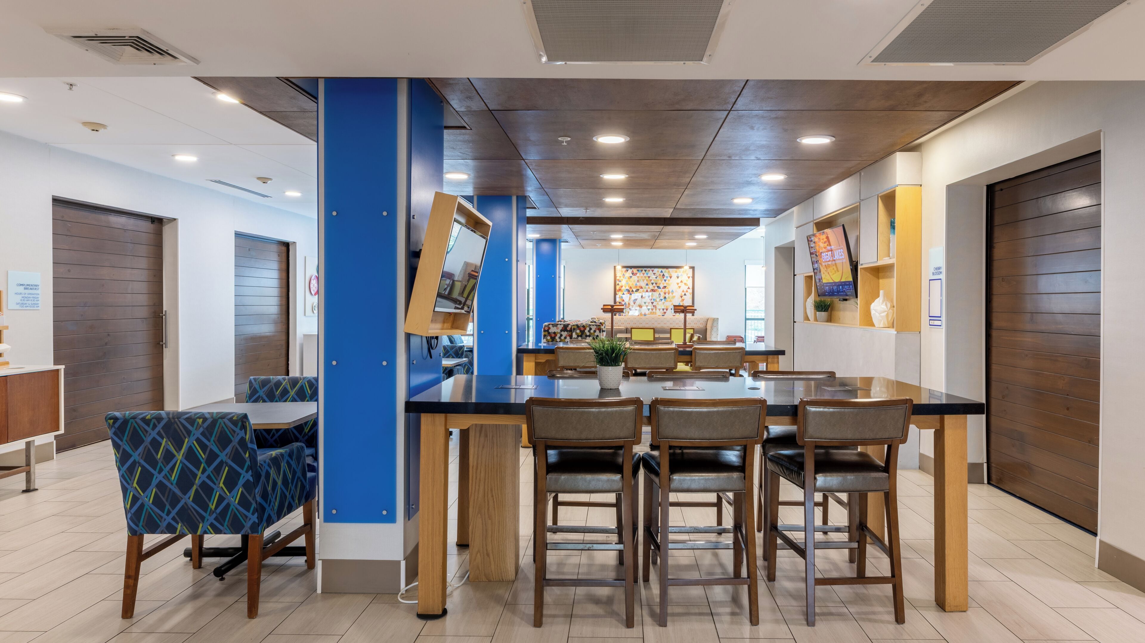 Free daily continental breakfast