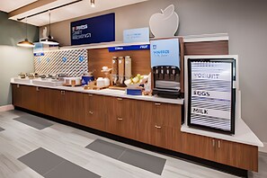 Free daily continental breakfast