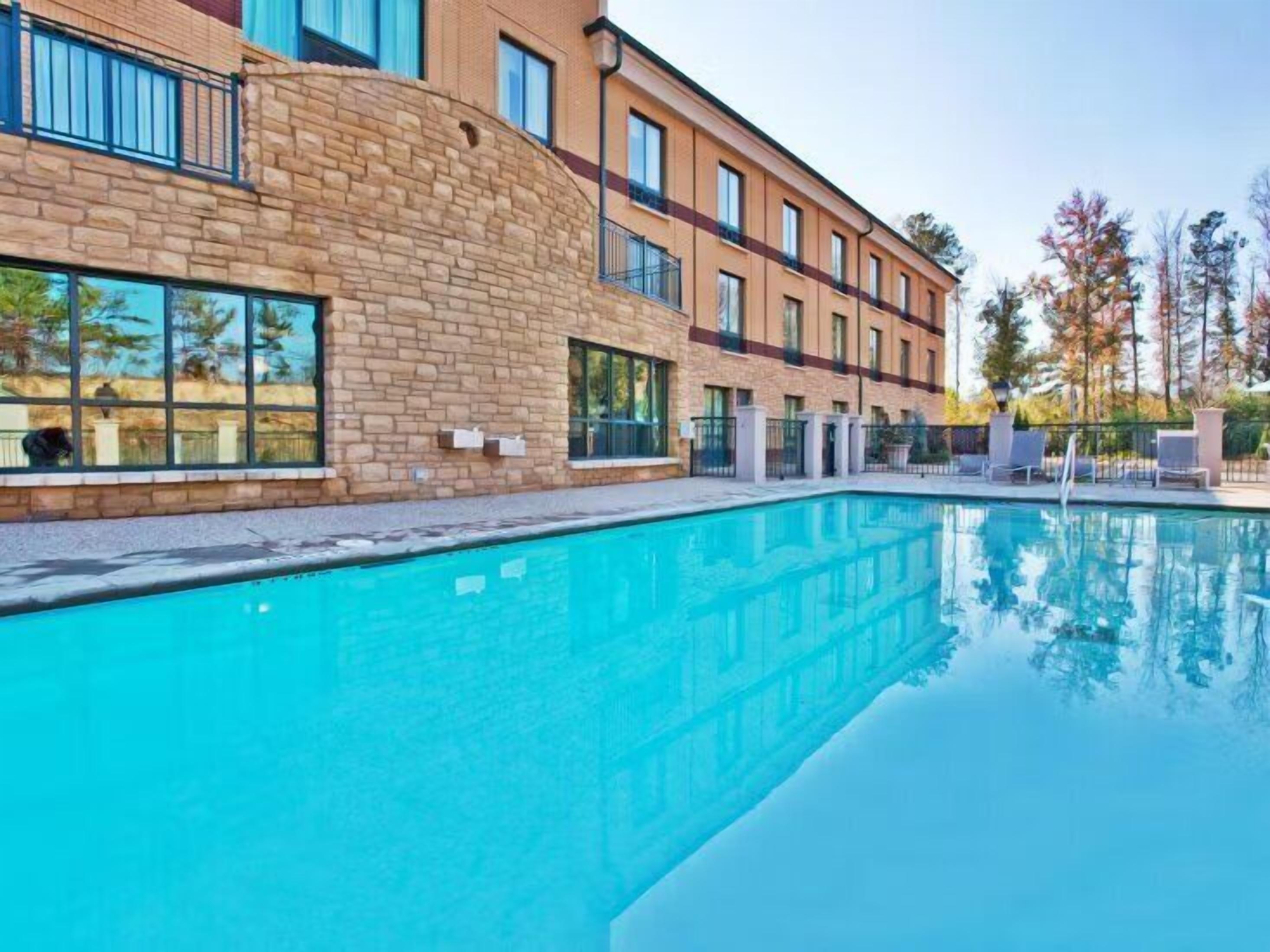 حمّام سباحة خارجي موسمي