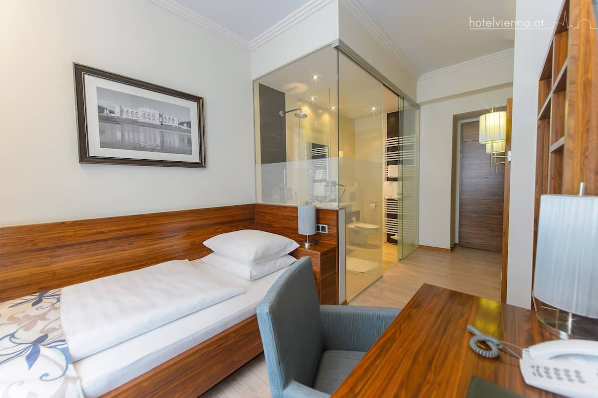 Deluxe enkelrum | 2 sovrum, allergitestade sängkläder och minibar