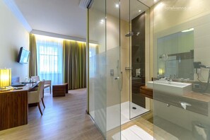 Deluxe Tek Büyük Yataklı Oda | Banyo | Ücretsiz banyo/kozmetik ürünleri, saç kurutma makinesi, havlu 