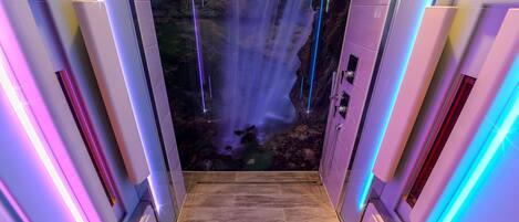 Luxury Suite (Relax) | Bathroom | Free toiletries, hair dryer, towels