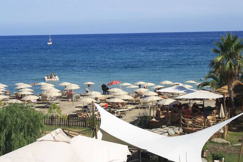 Spiaggia privata, lettini da mare, ombrelloni, teli da spiaggia