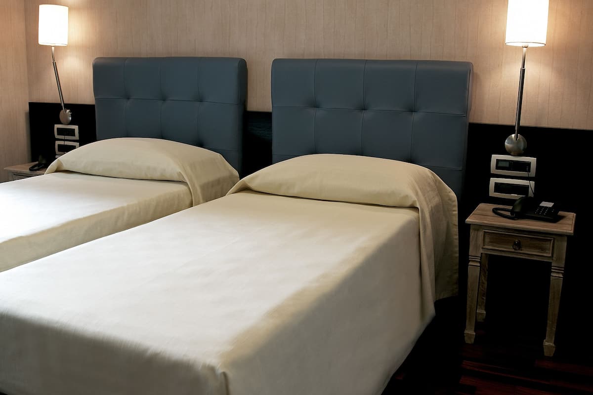 single room | premium bedding, minibar, in-room safe, desk