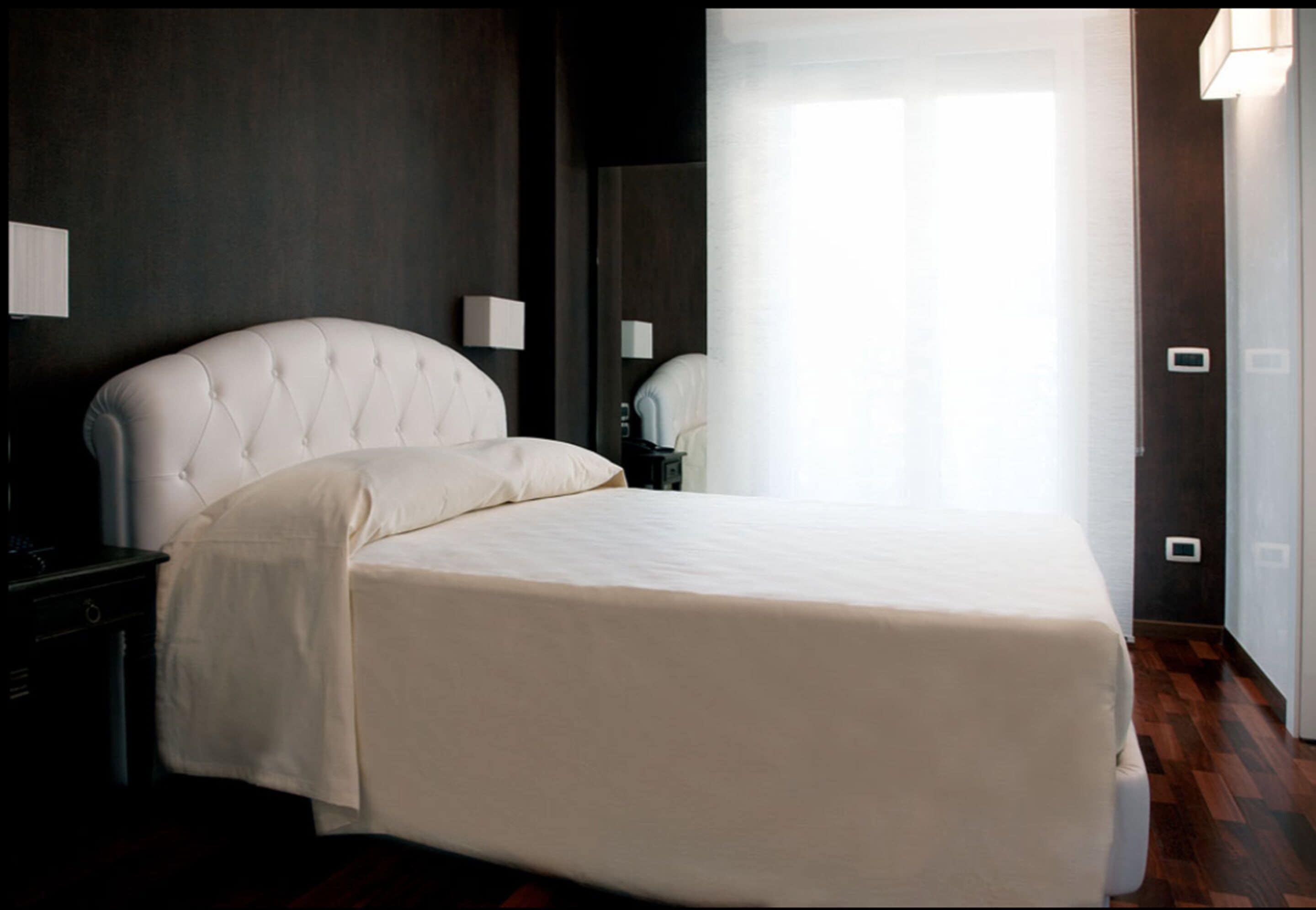 suite, balcony | premium bedding, minibar, in-room safe, desk