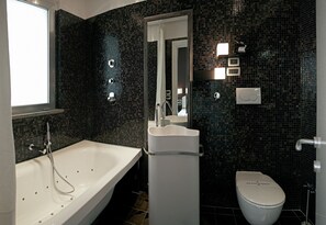 Suite, Balcony | Bathroom | Free toiletries, hair dryer, bathrobes, slippers