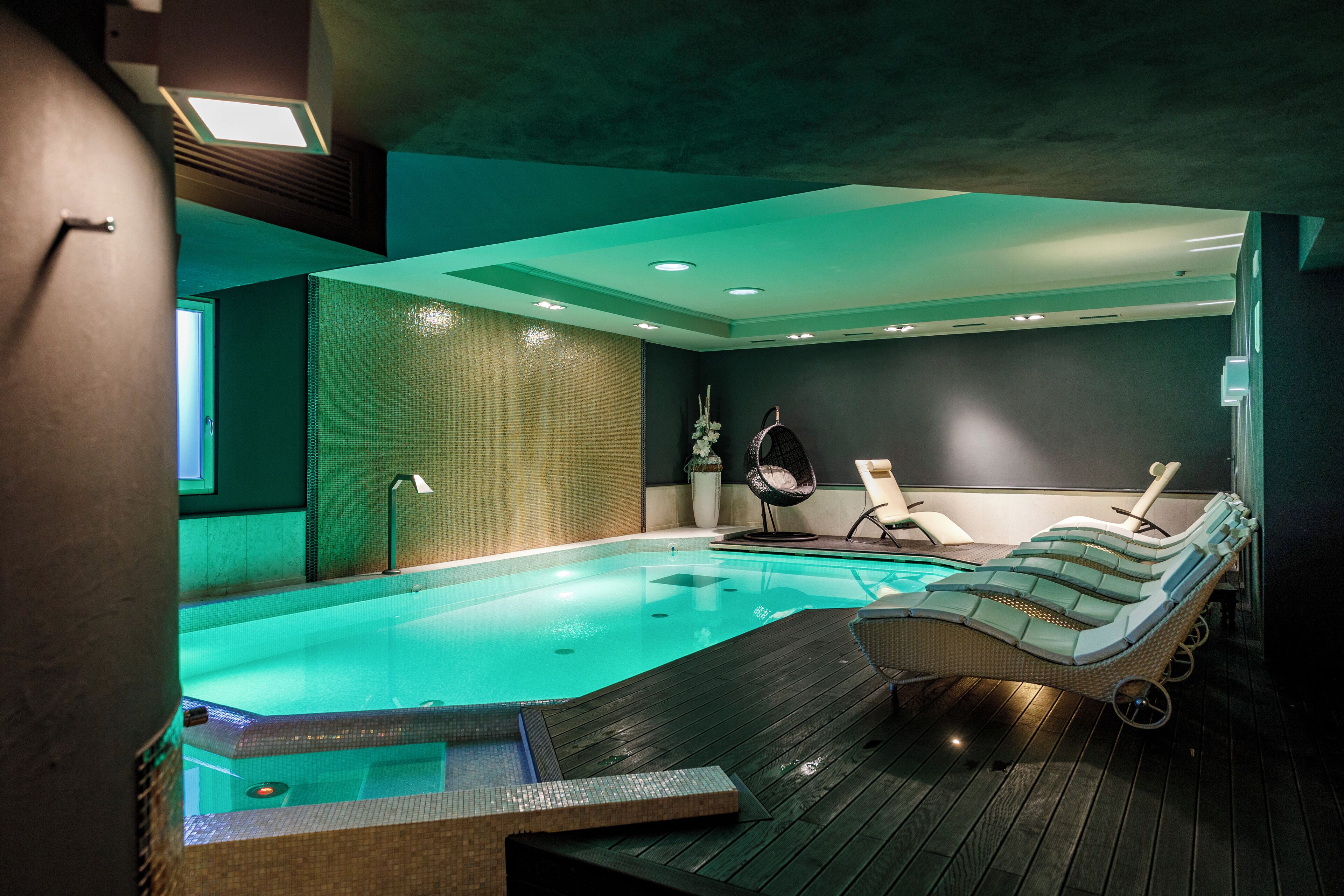 Una piscina cubierta