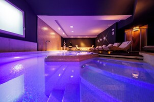 Salas de tratamientos para parejas, sauna, bañera de hidromasaje 