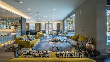 Coin salon dans le hall