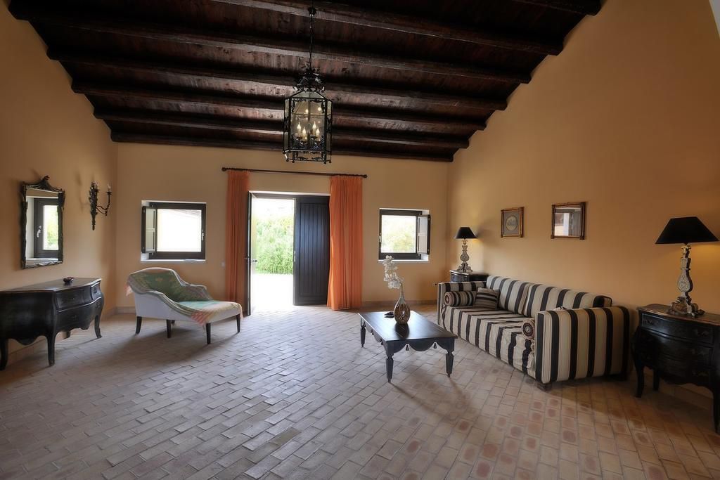 royal suite | living area