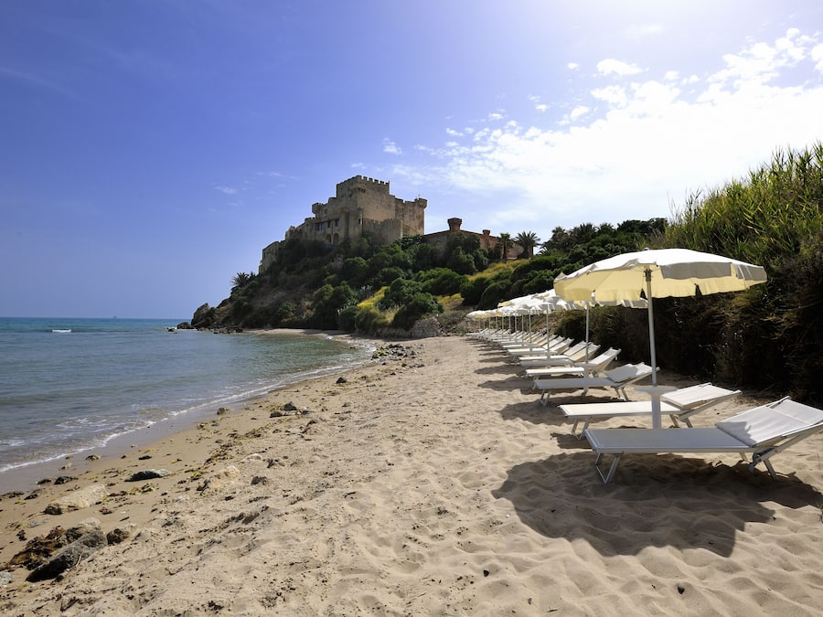 Private beach, sun-loungers, beach umbrellas, beach towels