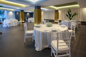 Breakfast, lunch and dinner served - Hotel I Gigli (Nola)