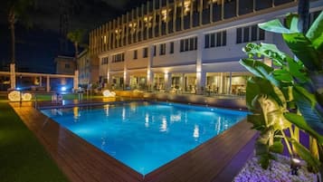 Seasonal outdoor pool