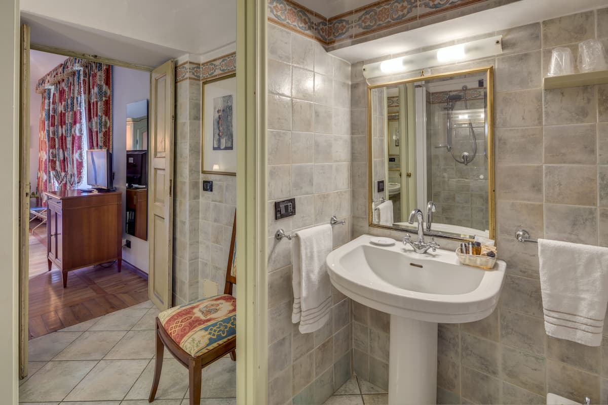 studio suite | bathroom | shower, hair dryer, bidet, towels