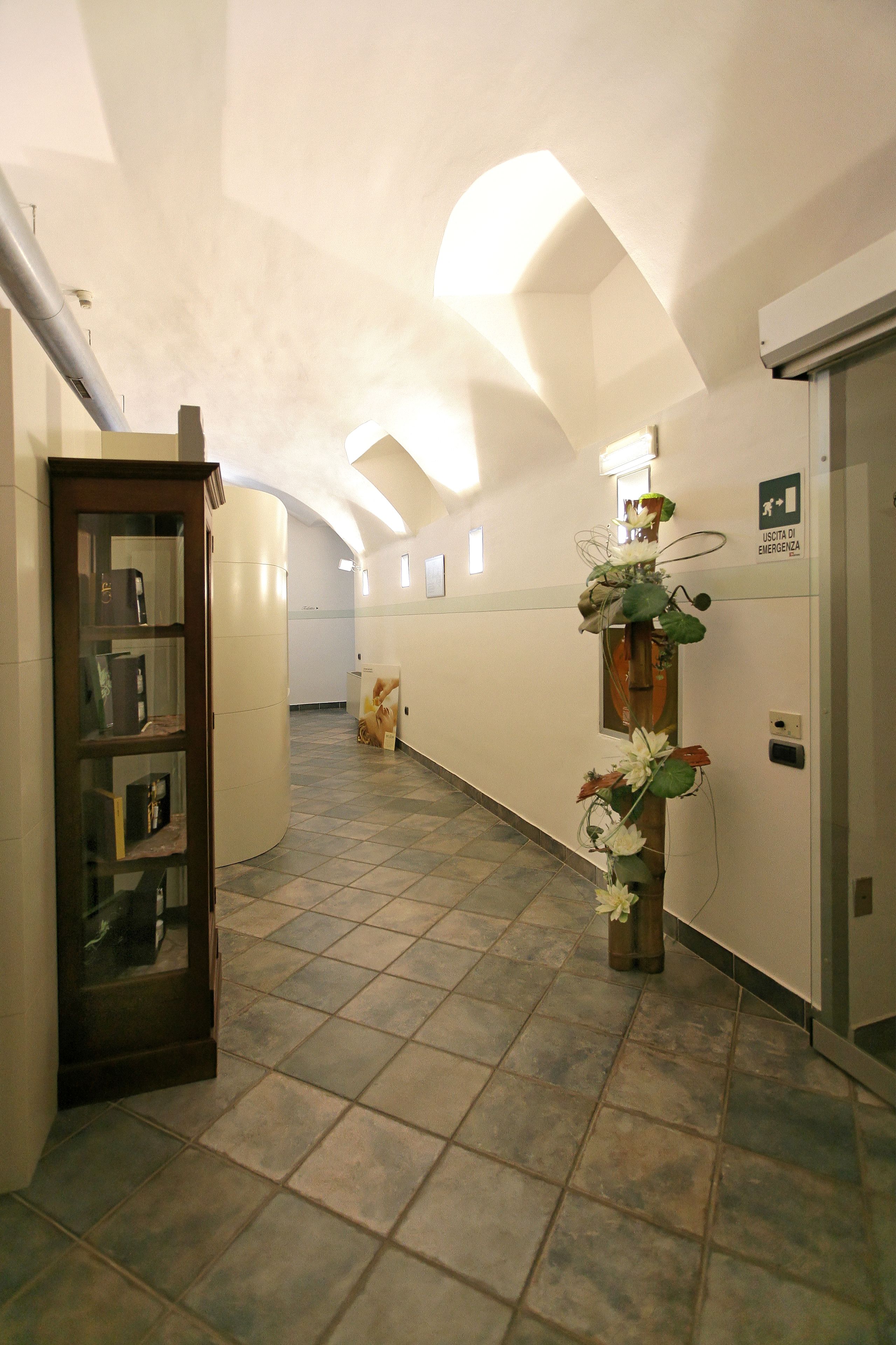 couples treatment room(s), sauna, hot tub, steam room, body treatments