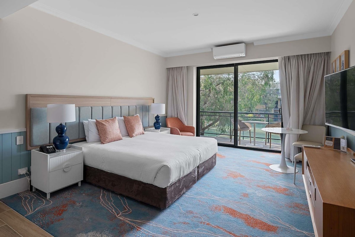 Studio, 1 King Bed