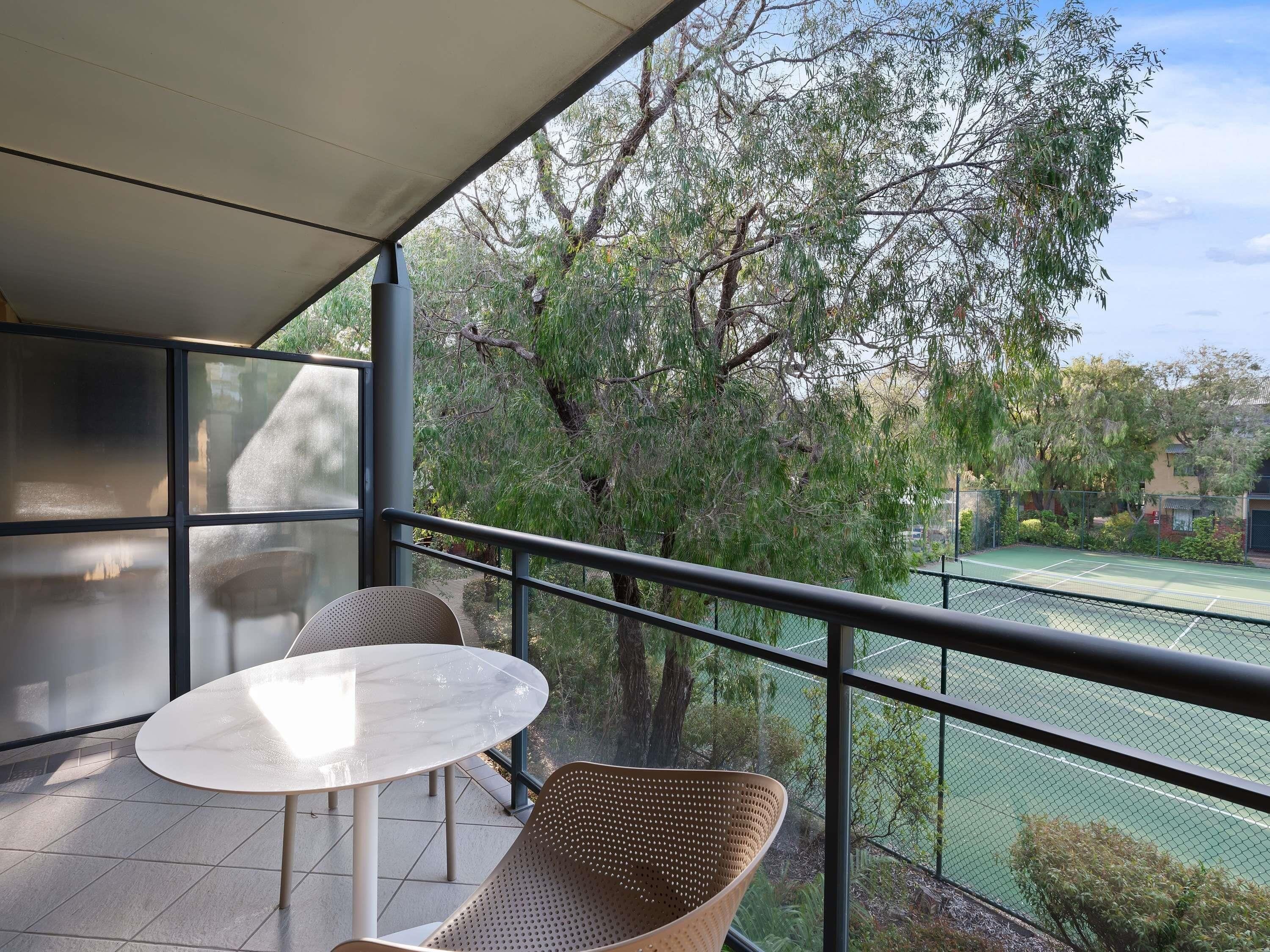 Ropa de cama de alta calidad, tabla de planchar con plancha y cunas 