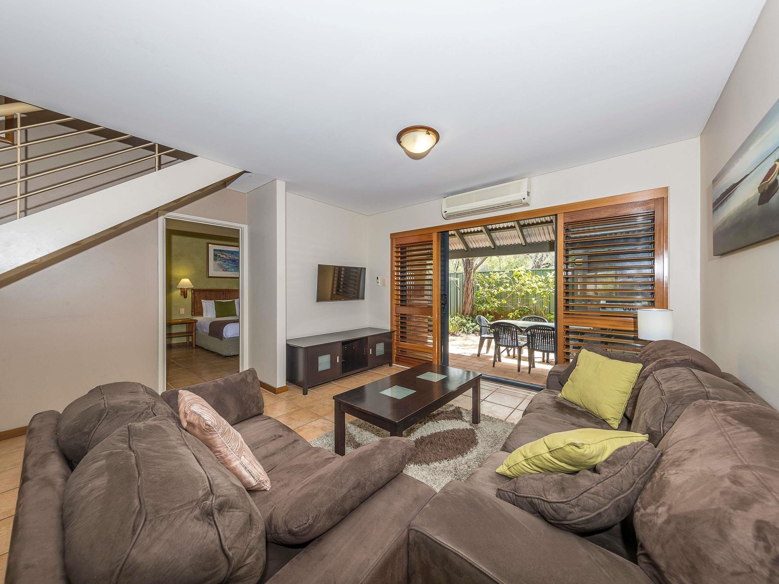 Ropa de cama de alta calidad y tabla de planchar con plancha