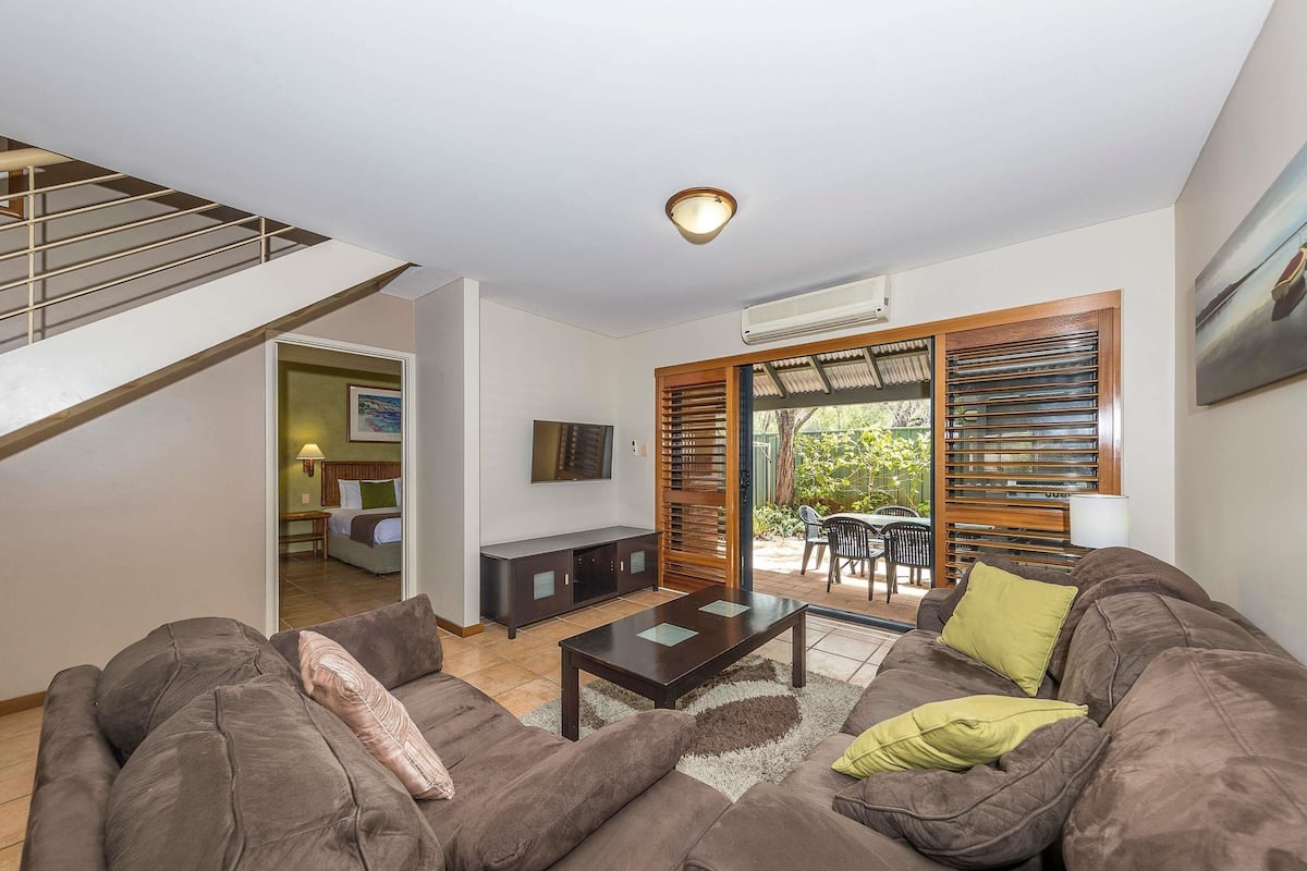 高級寢具、熨斗/熨衫板、嬰兒床 (收費)、Wi-Fi