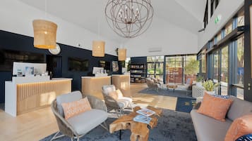 Kios check-in/check-out