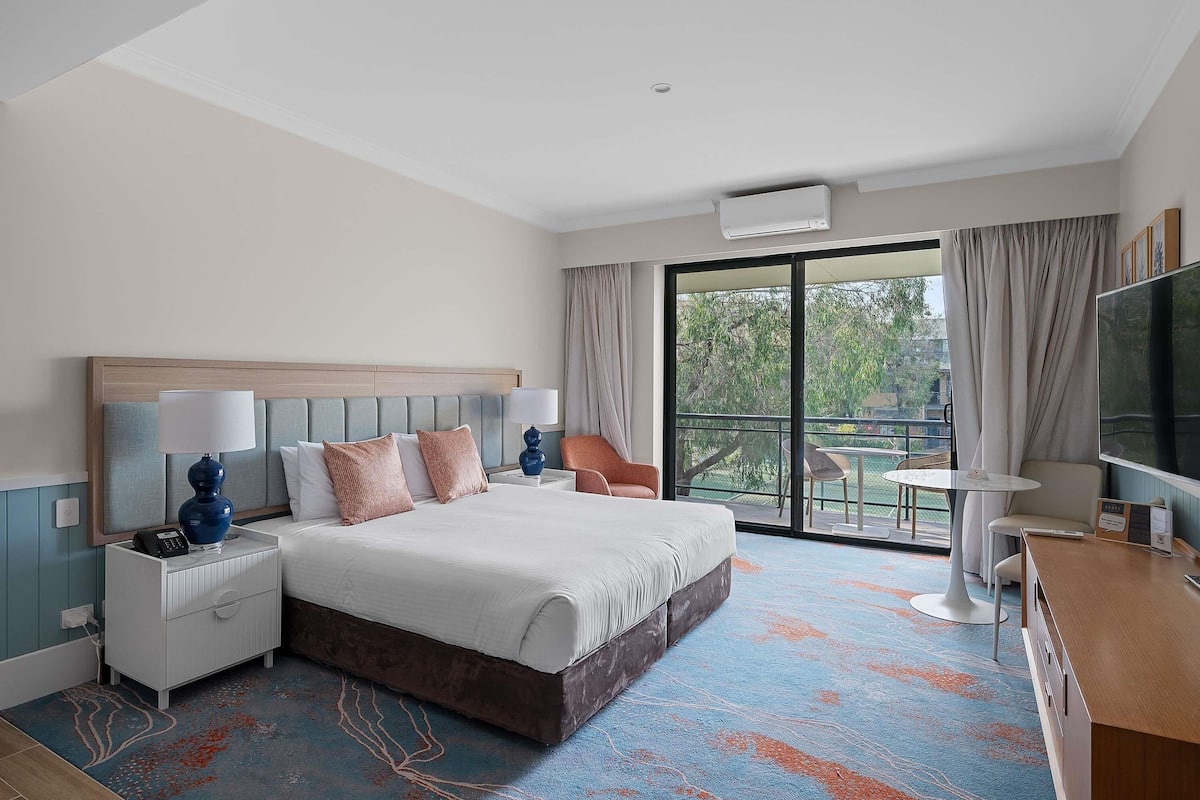 開放式客房, 1 張特大雙人床 | 高級寢具、熨斗/熨衫板、嬰兒床 (收費)、Wi-Fi