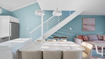 Apartment, 3 Bedrooms | Makan dalam bilik