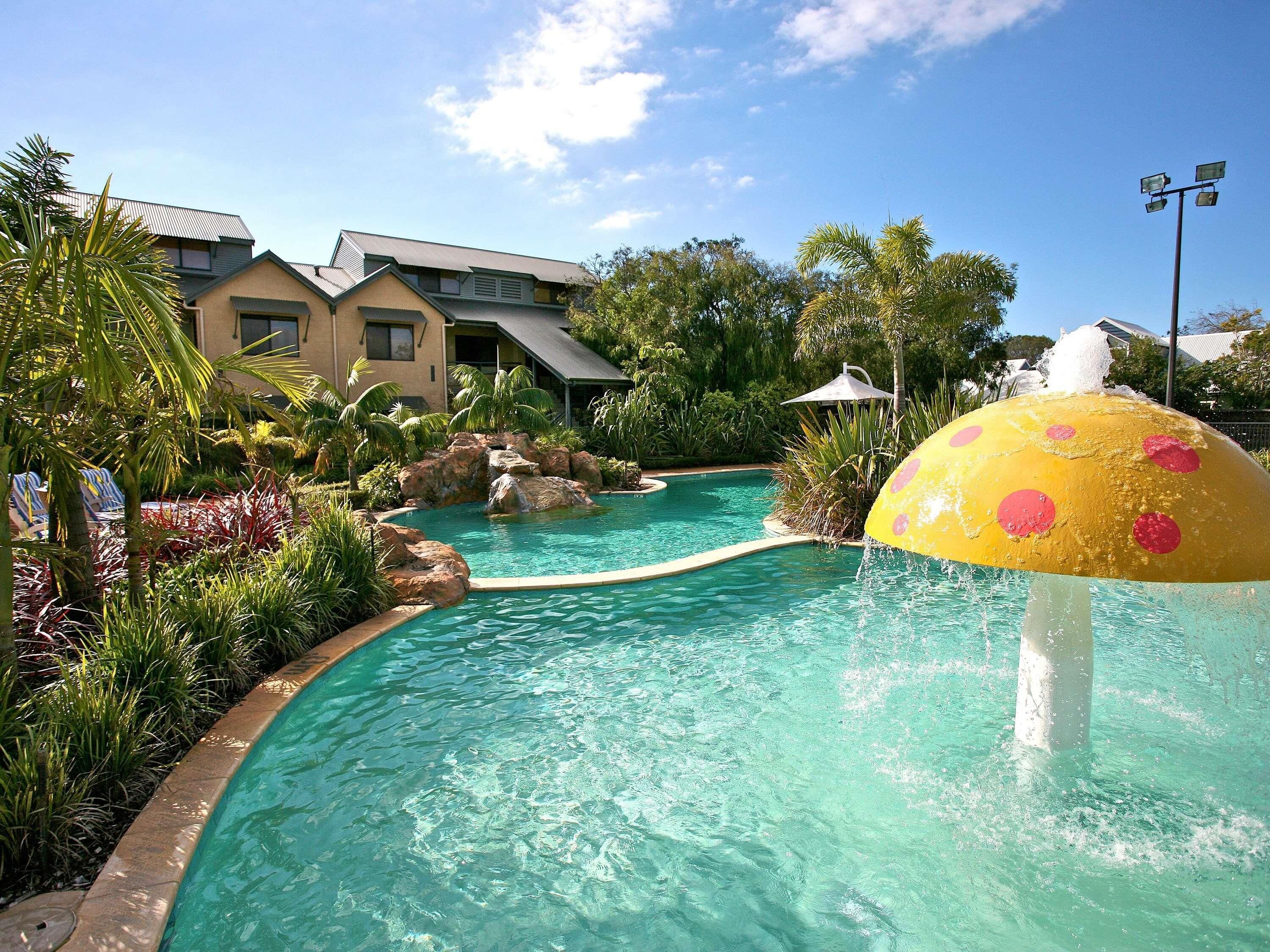 Sisäuima-allas, ulkouima-allas