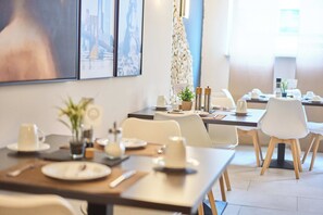 Daily buffet breakfast (EUR 11.9 per person)