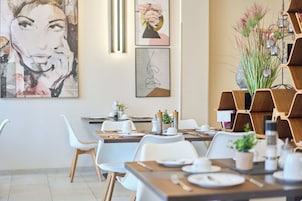 Desayuno buffet todos los días (con cargo)