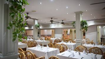 每日供应自助式早餐(每人 EUR 12)