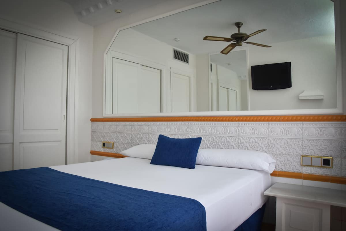 Minibar, desk, free WiFi, bed sheets