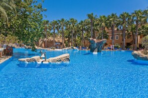 Indoor pool, outdoor pool, pool umbrellas, pool loungers - Playacapricho Hotel (Roquetas de Mar)