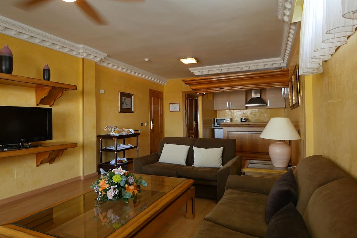 presidential suite, private pool | living room