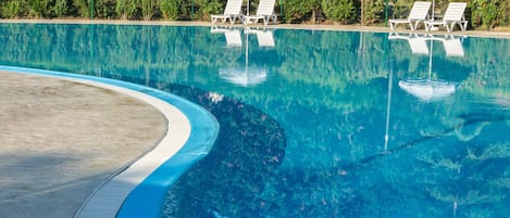 Piscine couverte, piscine extérieure