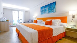 Caja de seguridad en la habitación, escritorio y cortinas blackout 