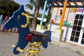 Área de juegos infantiles al aire libre