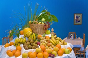 Desayuno buffet (EUR 12 por persona)