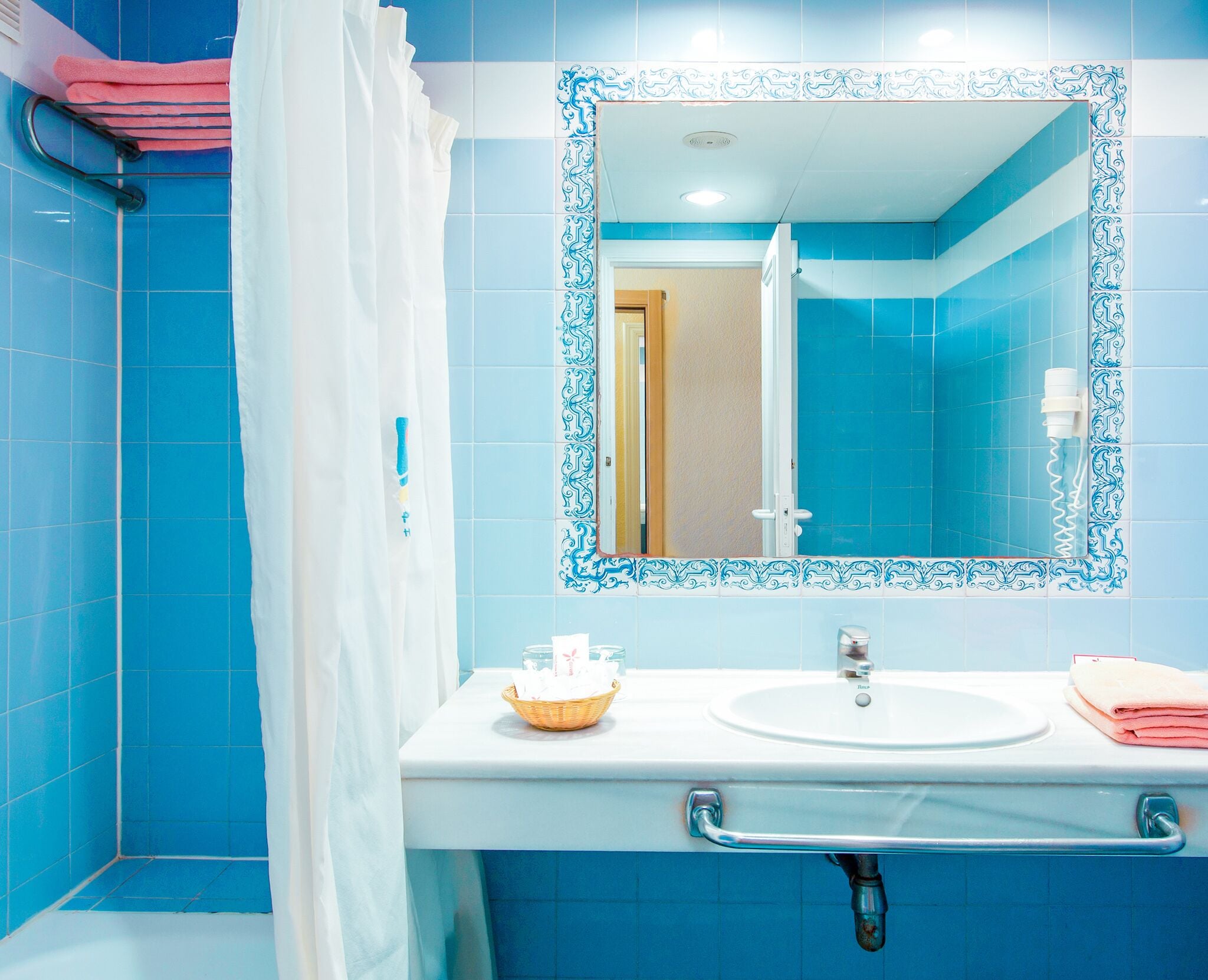 deep-soaking bathtub, eco-friendly toiletries, hair dryer, towels