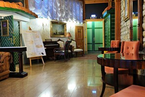 Lobby sitting area - St. Olav Hotel (Tallinn)