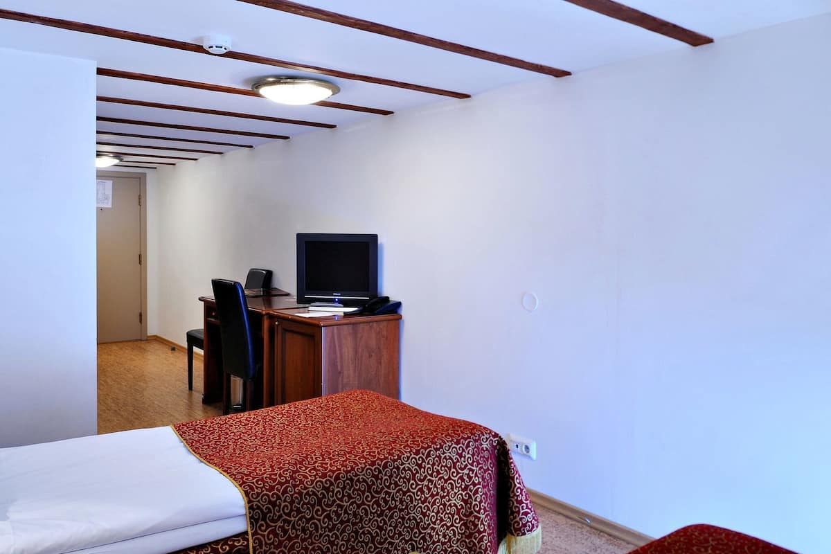 Literie hypoallergénique, minibar, coffres-forts dans les chambres