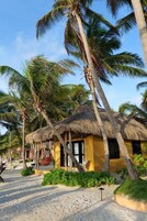 Seafront Beach Casita | Hypo-allergenic bedding, down comforters, pillowtop beds, in-room safe