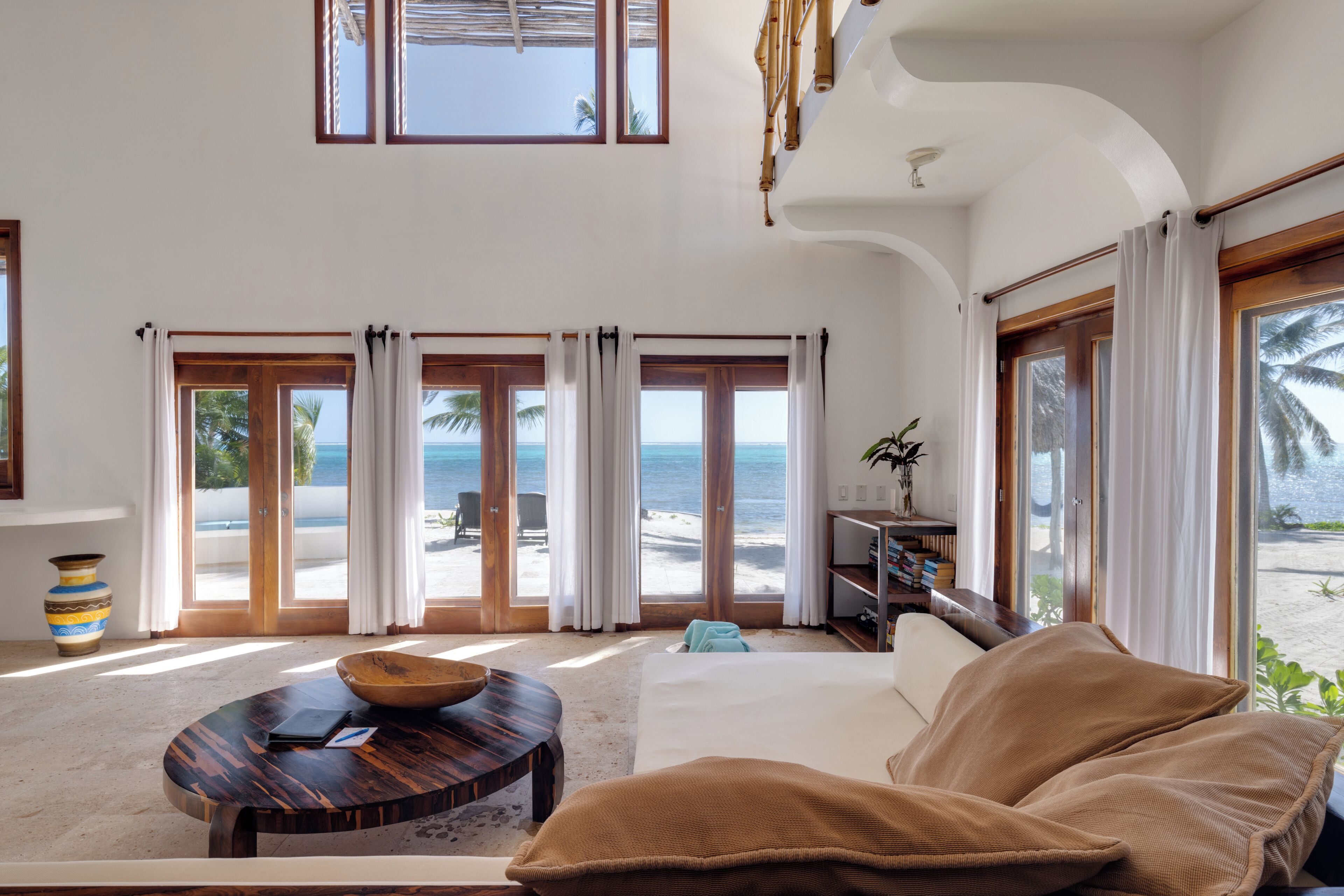 Lyxvilla | Utsikt mot havet/stranden